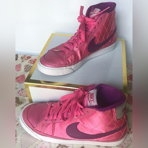 Nike Blazer Vintage style 375573-603 Satin Quilted with Gold stitching size 7.5 - Picture 1 of 14